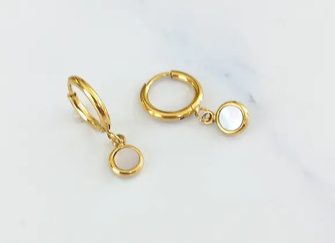 Petite Shell - Gold with Pearl Inset