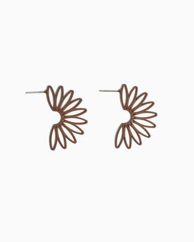 Stilen Anita Flower Petal Stud Earring - Fudge